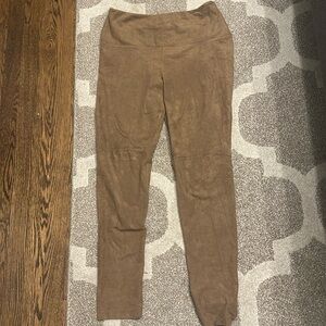 Lysse sz M camel sueded mid rise legging, 28.5 inch inseam-excellent condition!
